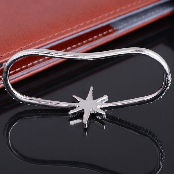 ♥️HP♥️ Crystal Hand Palm Cuff Bracelet - Picture 3 of 3